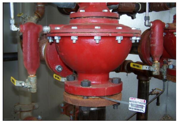 解決大型油井上垂直處理器排水閥的高流量和泡沫備用問題